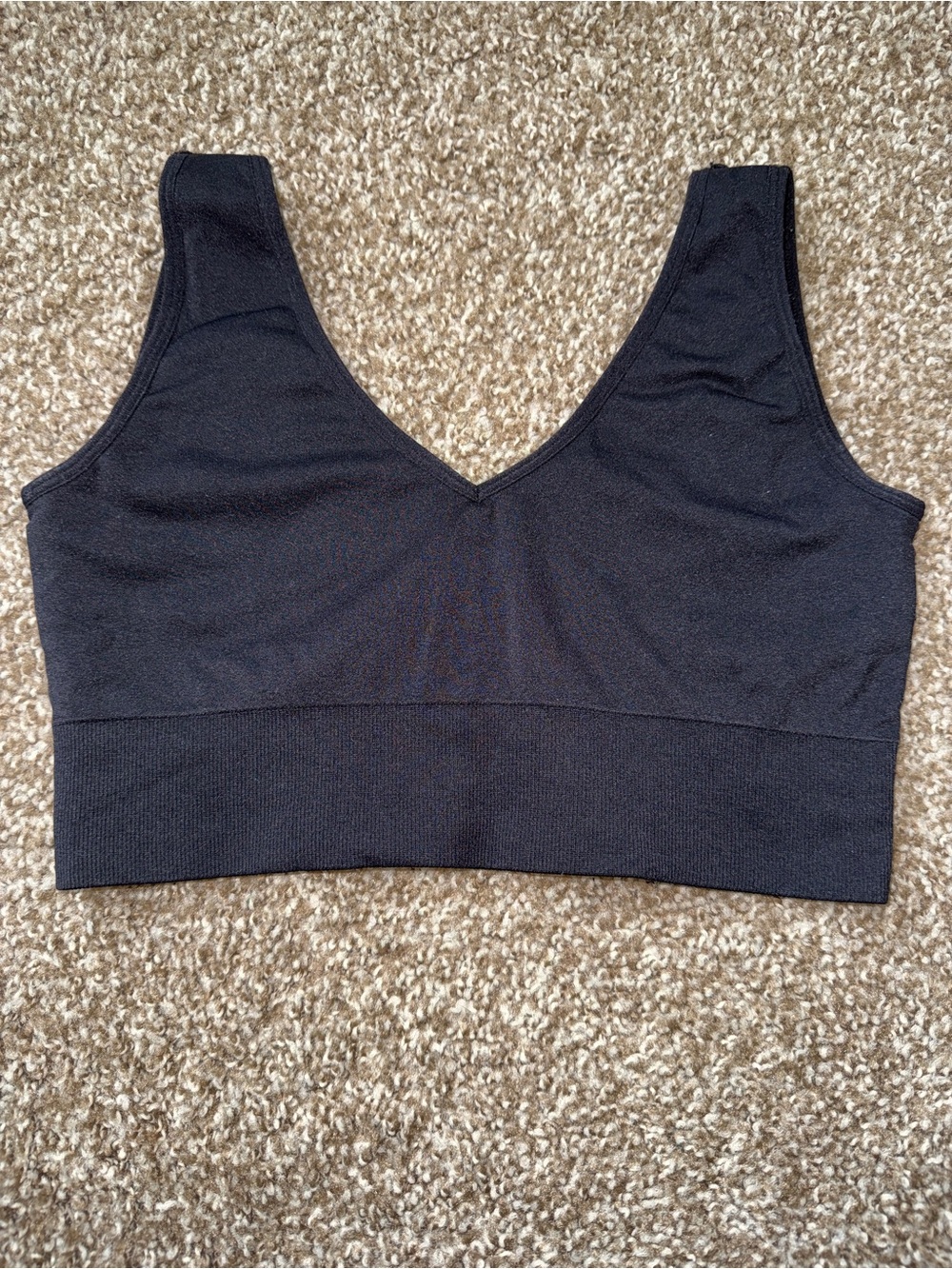 NVGTN Black Seamless V-Neck Wireless Sports Bra